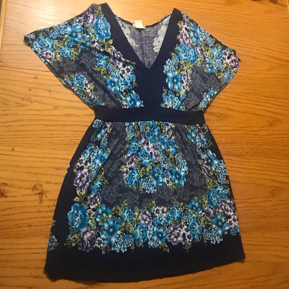 Beautiful dark blue flowered dress. Size large.